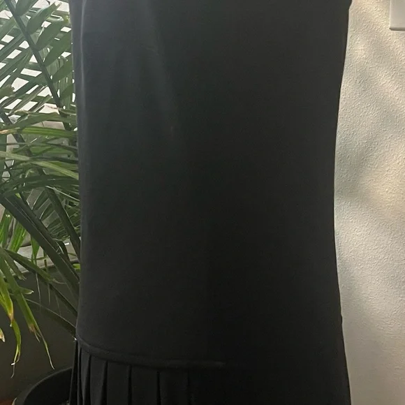 Pleated tennis dress - Picture 3 of 10